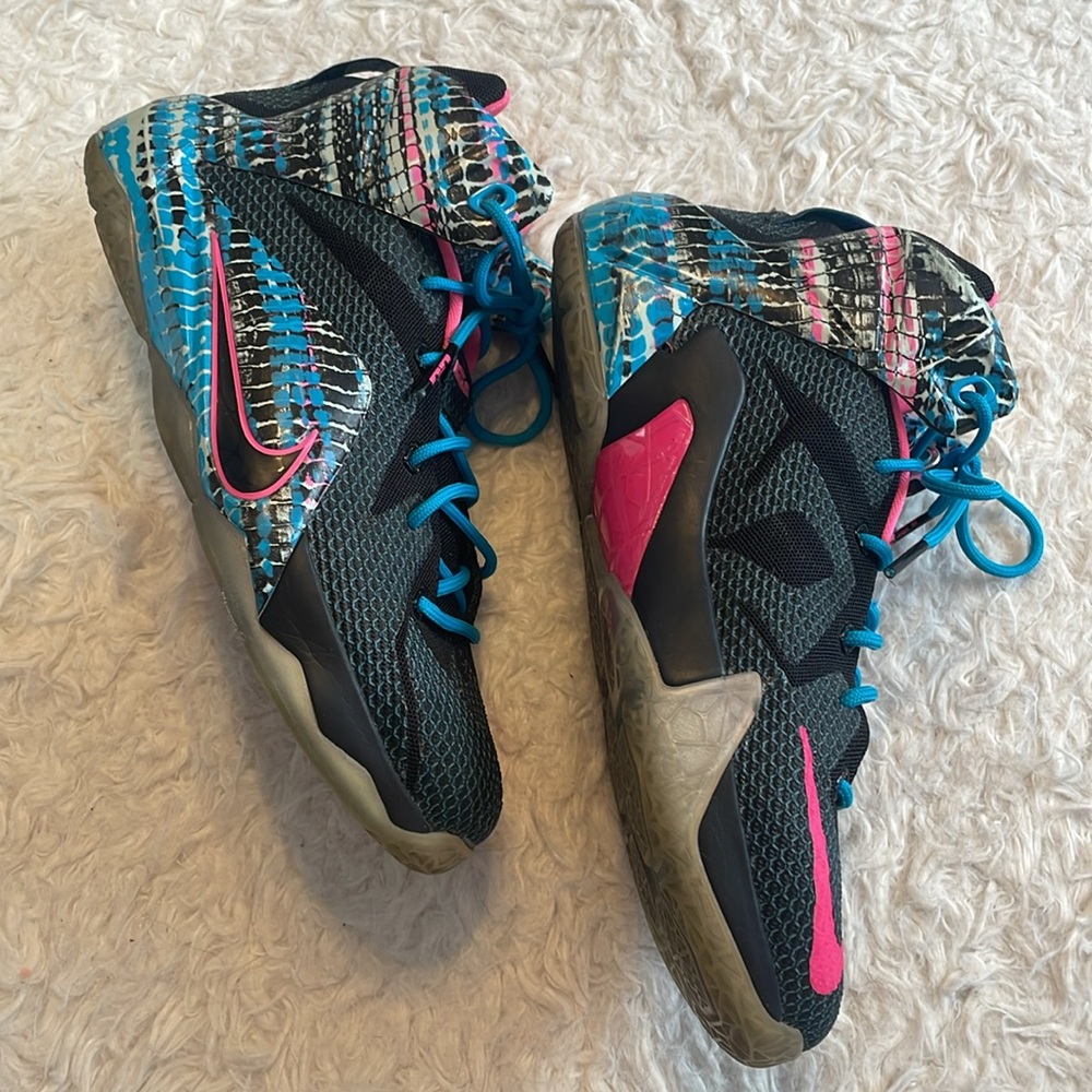 Nike LeBron James 7Y Basketball High Top Sneakers - Picture 3 of 7